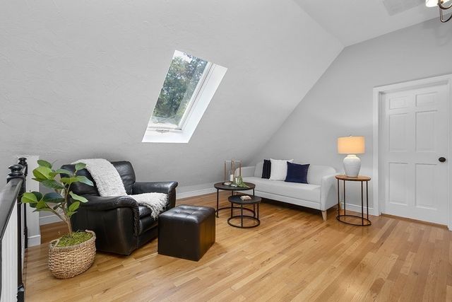 7 Pond St, Hopkinton, MA 01748