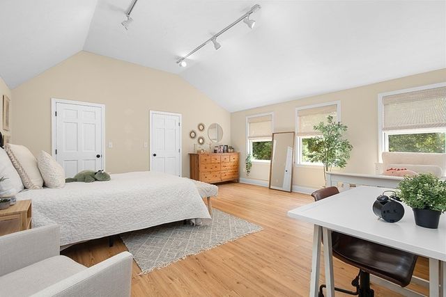 7 Pond St, Hopkinton, MA 01748