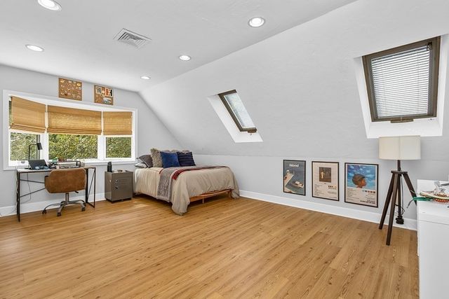 7 Pond St, Hopkinton, MA 01748