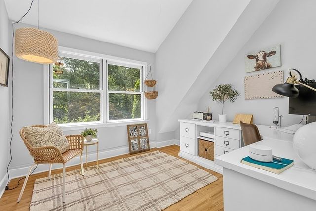 7 Pond St, Hopkinton, MA 01748