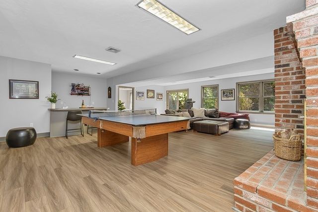 7 Pond St, Hopkinton, MA 01748
