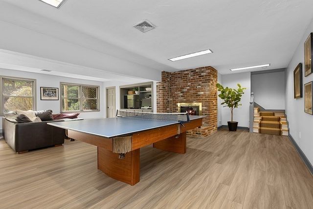 7 Pond St, Hopkinton, MA 01748