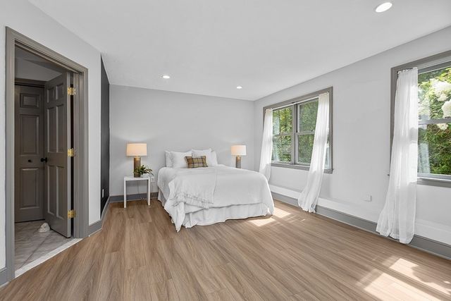 7 Pond St, Hopkinton, MA 01748