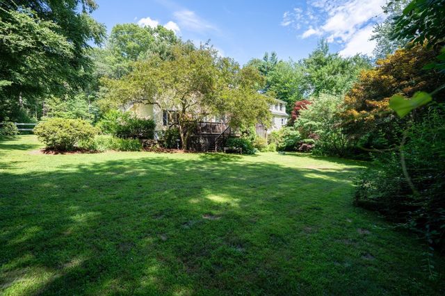 7 Pond St, Hopkinton, MA 01748