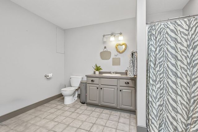 7 Pond St, Hopkinton, MA 01748