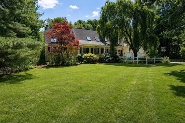 7 Pond St, Hopkinton, MA 01748