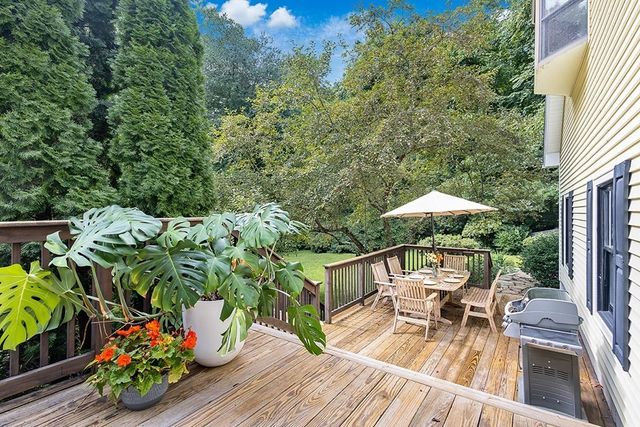 7 Pond St, Hopkinton, MA 01748