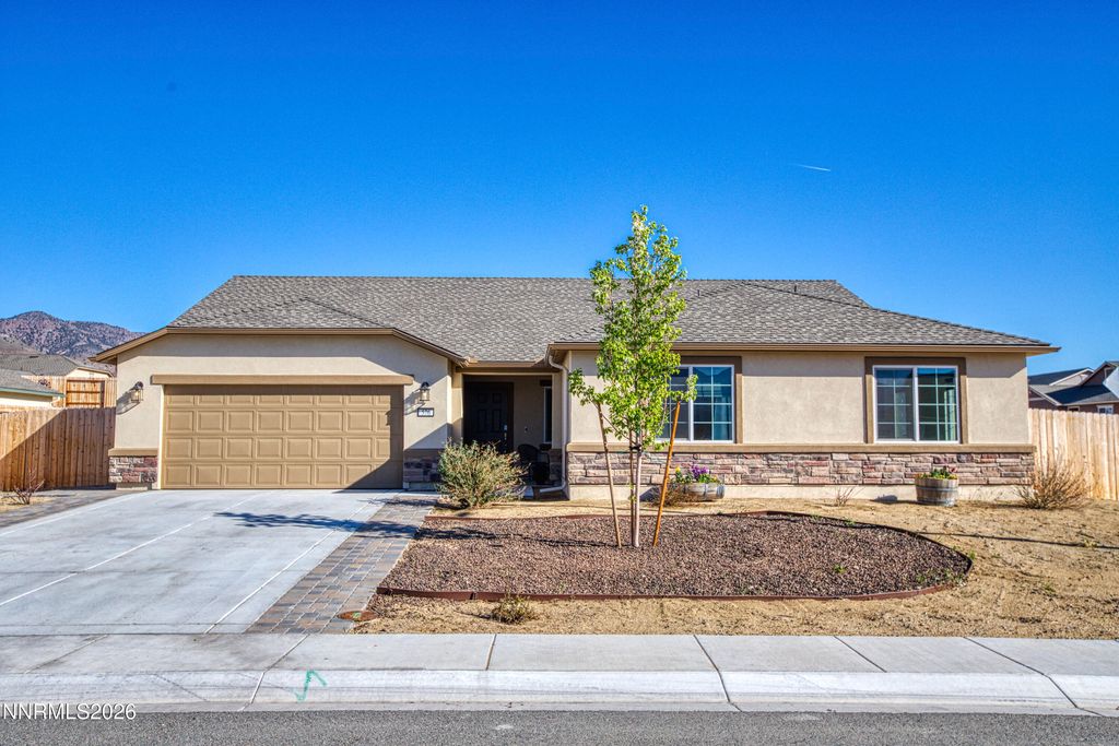 576 Pine Creek Circle, Dayton, NV 89403