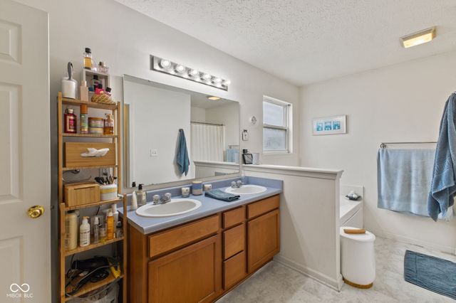 2845 Sleeping Ridge Way, Indianapolis, IN 46217