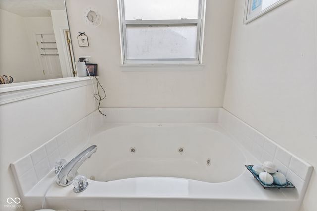 2845 Sleeping Ridge Way, Indianapolis, IN 46217