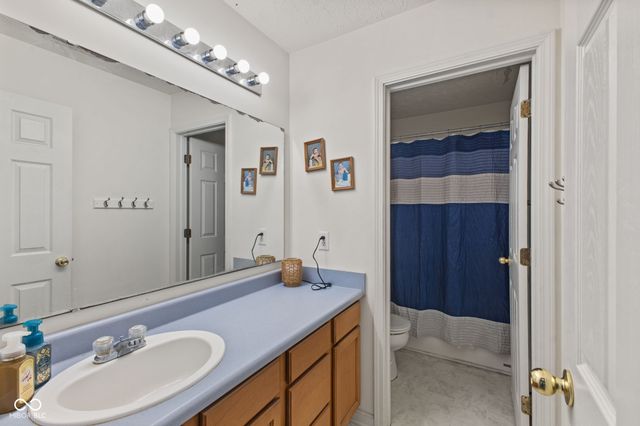 2845 Sleeping Ridge Way, Indianapolis, IN 46217