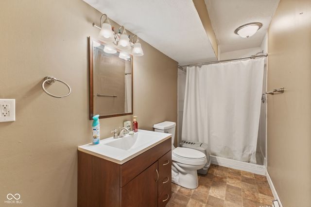 2845 Sleeping Ridge Way, Indianapolis, IN 46217