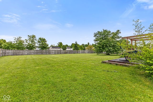 2845 Sleeping Ridge Way, Indianapolis, IN 46217