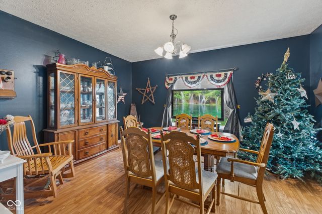 2845 Sleeping Ridge Way, Indianapolis, IN 46217