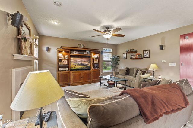 2845 Sleeping Ridge Way, Indianapolis, IN 46217