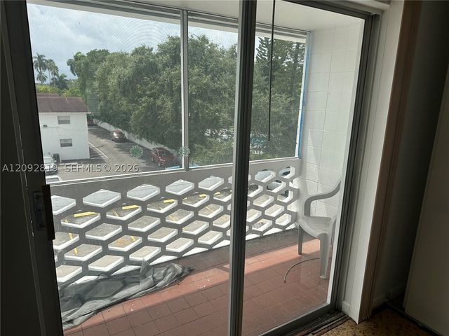 15600 NE 6th Ave 39A, Miami, FL 33162