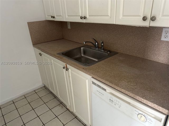 15600 NE 6th Ave 39A, Miami, FL 33162