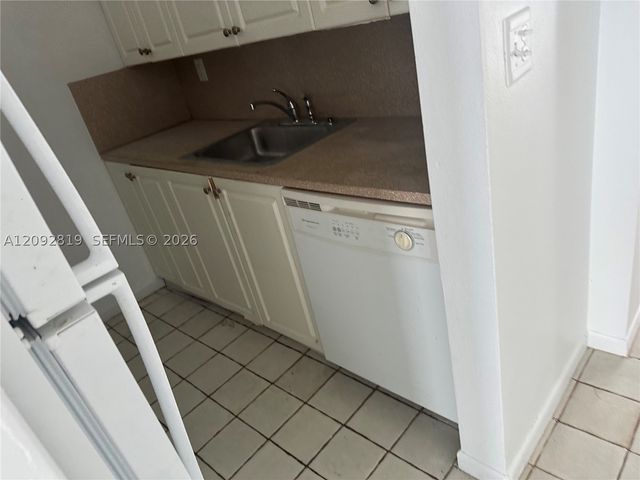 15600 NE 6th Ave 39A, Miami, FL 33162