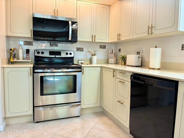 982 Breezemont Court, Port Orange, FL 32127