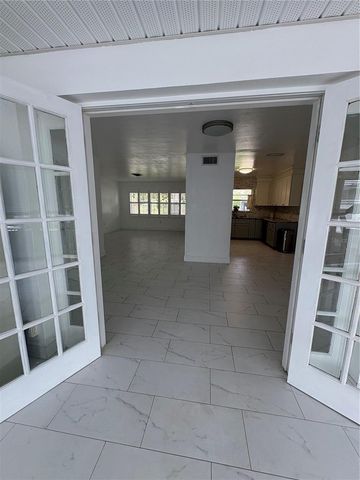 1790 RUSSELL DRIVE N, St Petersburg, FL 33710