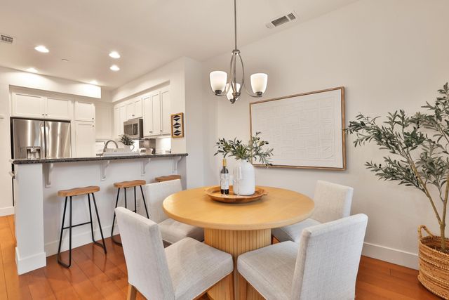 2574 Alvin St, Mountain View, CA 94043