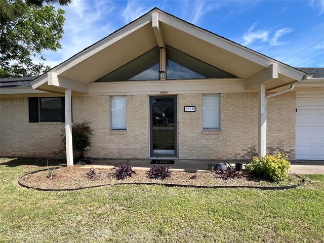 6415 Circo Drive, De Cordova, TX 76049