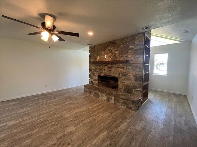 6415 Circo Drive, De Cordova, TX 76049