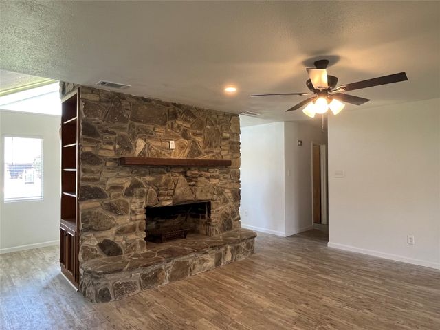 6415 Circo Drive, De Cordova, TX 76049