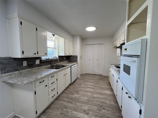 6415 Circo Drive, De Cordova, TX 76049