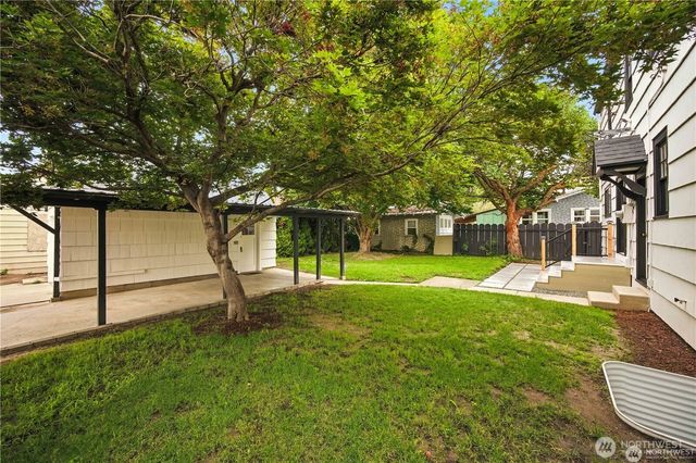 417 N Columbia Street, Chelan, WA 98816