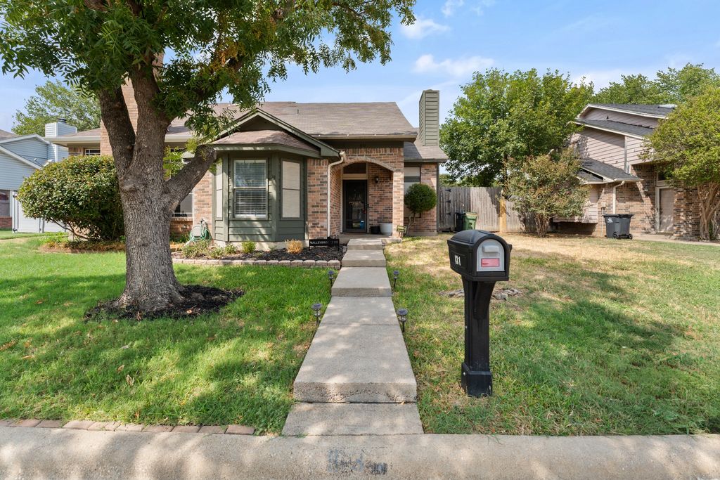 831 Valleybrooke Drive, Arlington, TX 76001 — photo 2