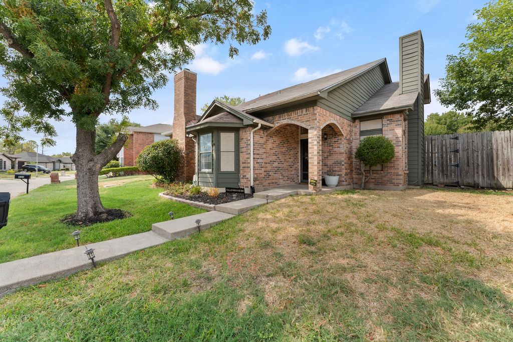 831 Valleybrooke Drive, Arlington, TX 76001 — photo 3