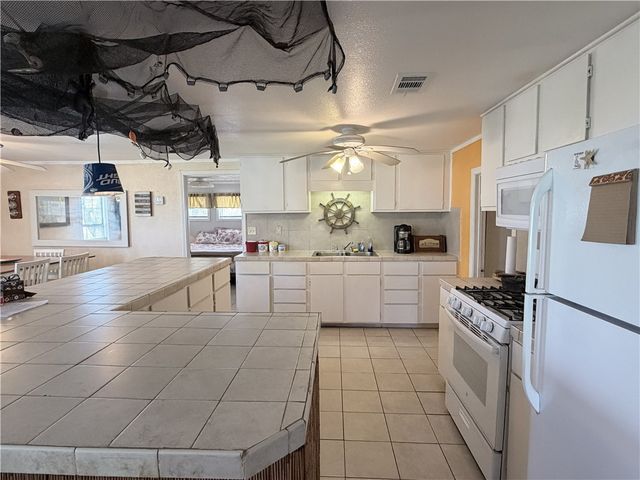 113 Riviera Dr, Corpus Christi, TX 78418