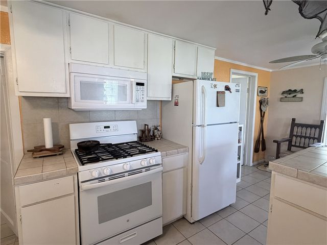113 Riviera Dr, Corpus Christi, TX 78418