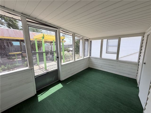 113 Riviera Dr, Corpus Christi, TX 78418