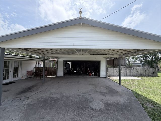 113 Riviera Dr, Corpus Christi, TX 78418