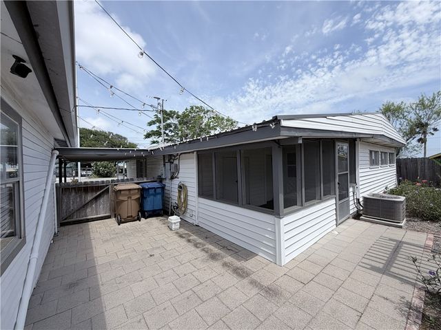 113 Riviera Dr, Corpus Christi, TX 78418
