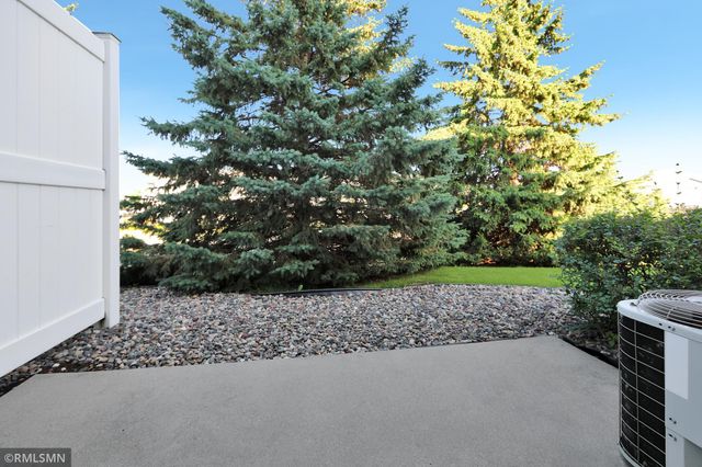 17397 Glacier Way, Lakeville, MN 55044