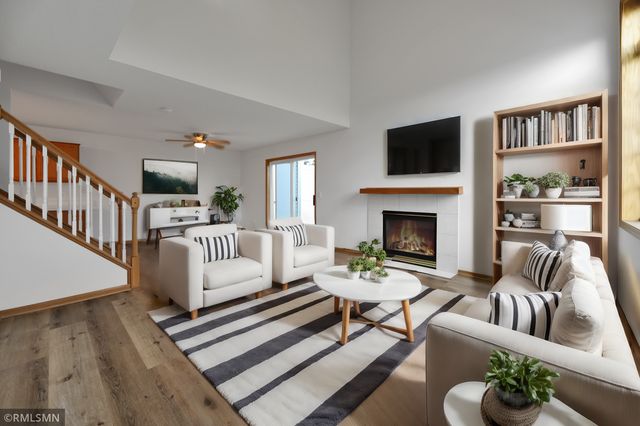 17397 Glacier Way, Lakeville, MN 55044