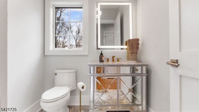 7 Woodcrest Rd, Florham Park Boro, NJ 07932