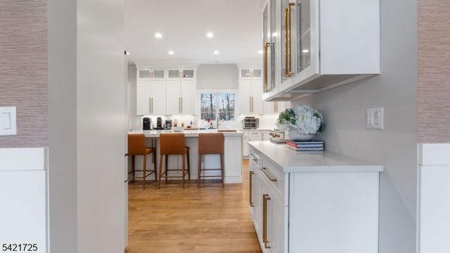 7 Woodcrest Rd, Florham Park Boro, NJ 07932