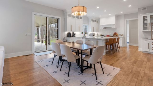 7 Woodcrest Rd, Florham Park Boro, NJ 07932