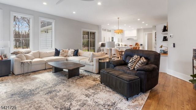 7 Woodcrest Rd, Florham Park Boro, NJ 07932