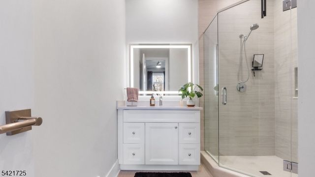 7 Woodcrest Rd, Florham Park Boro, NJ 07932