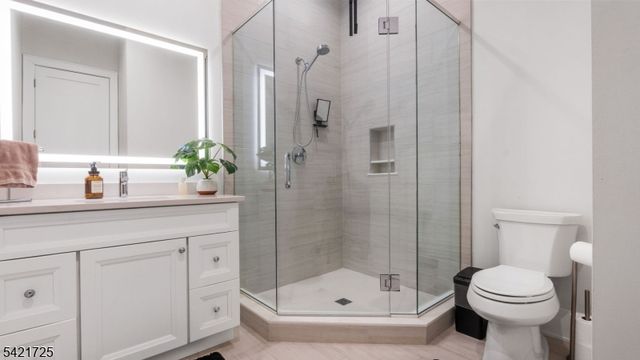 7 Woodcrest Rd, Florham Park Boro, NJ 07932