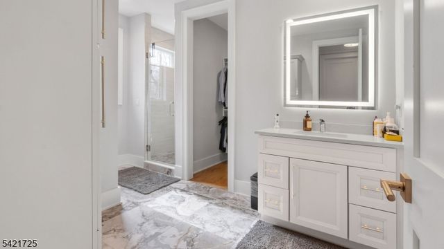 7 Woodcrest Rd, Florham Park Boro, NJ 07932