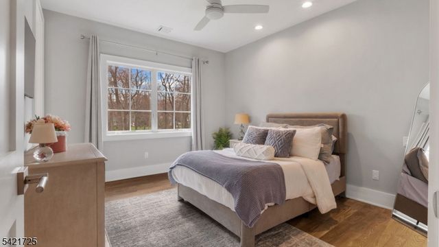 7 Woodcrest Rd, Florham Park Boro, NJ 07932