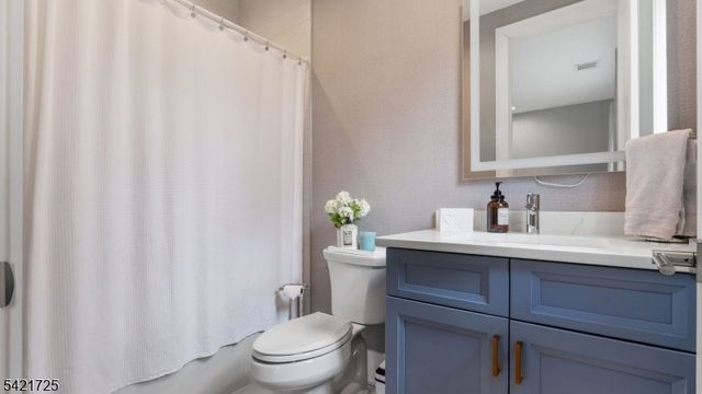 7 Woodcrest Rd, Florham Park Boro, NJ 07932