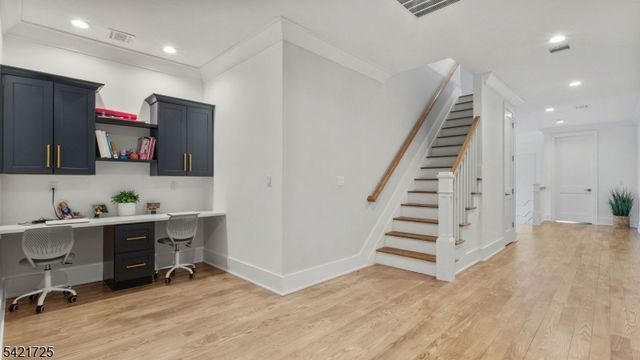 7 Woodcrest Rd, Florham Park Boro, NJ 07932