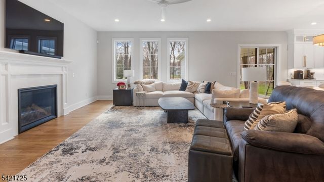 7 Woodcrest Rd, Florham Park Boro, NJ 07932